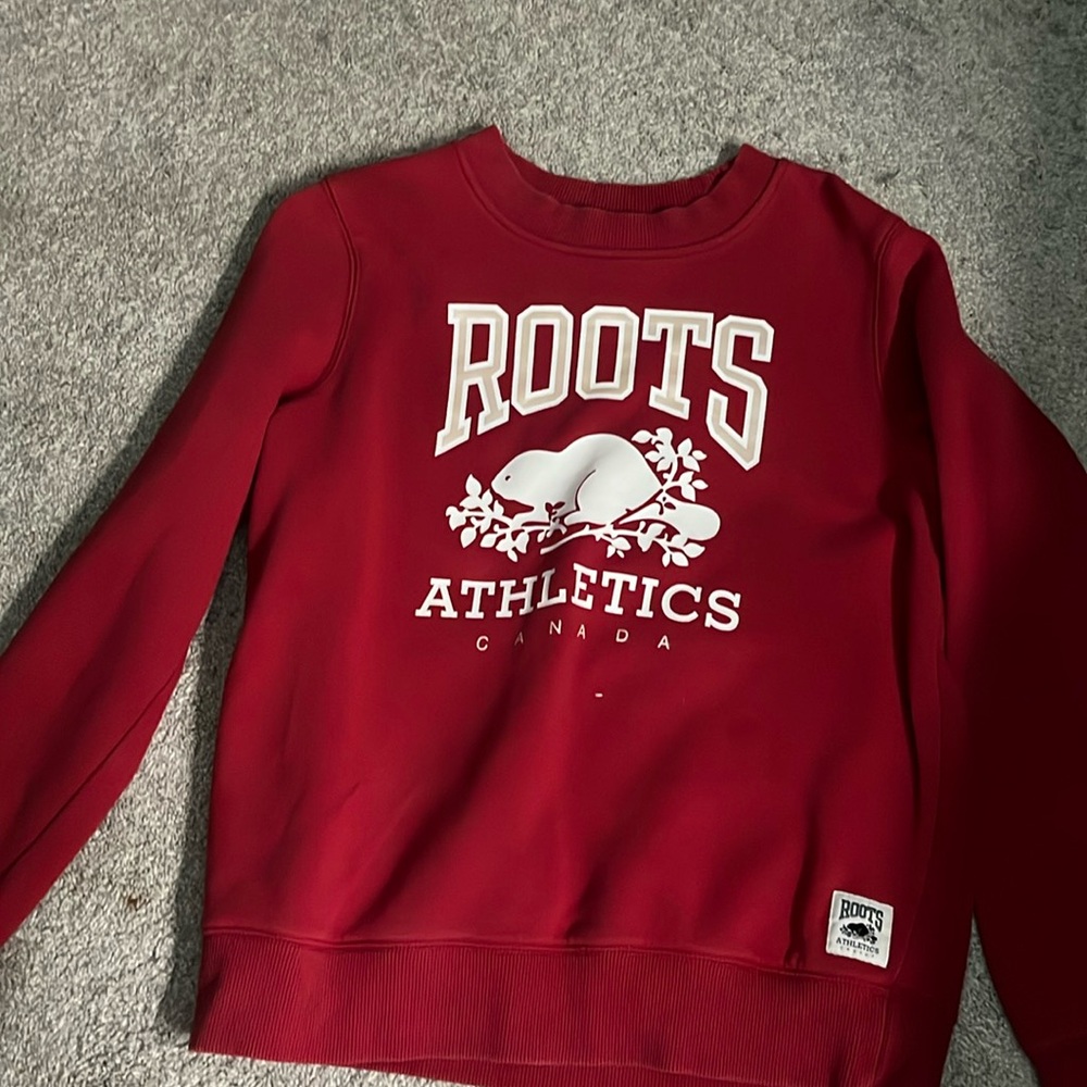 Red roots crewneck